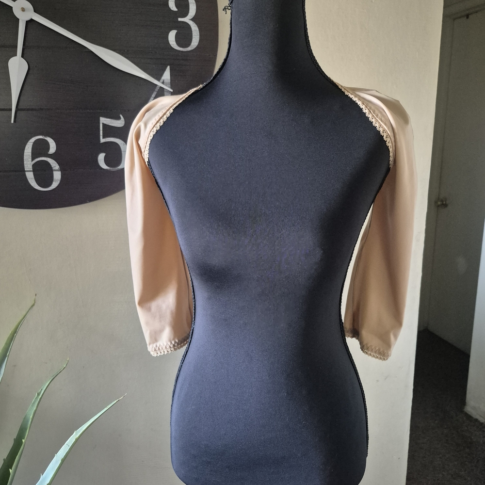 Fitted Crop 3/4 Sleeve Shapewear